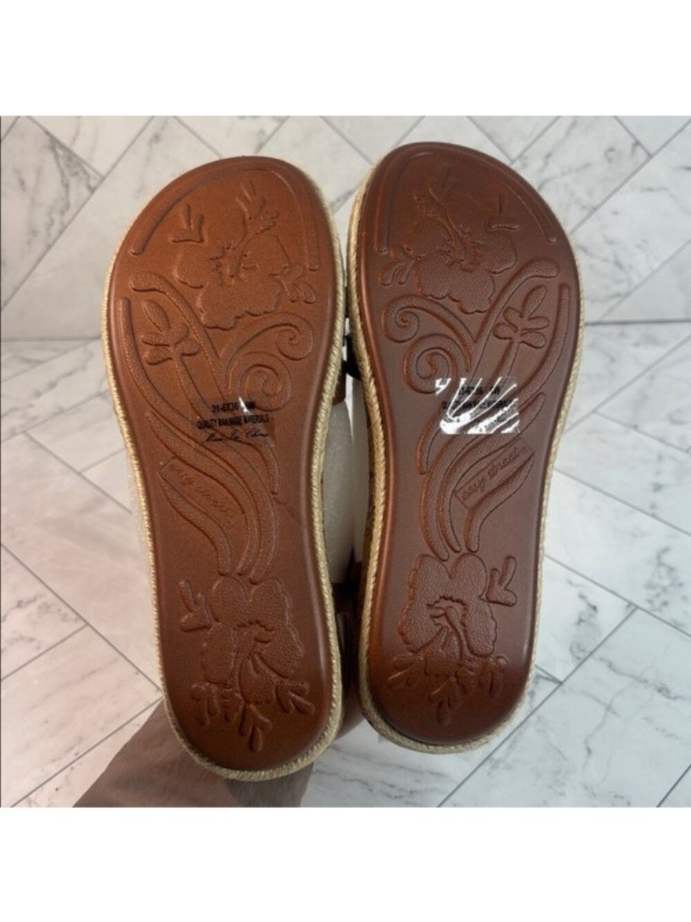NWT Easy Street Womens Dorinda Tan Faux Leather Wedge Slingback Sandals Size 6W - Picture 6 of 9